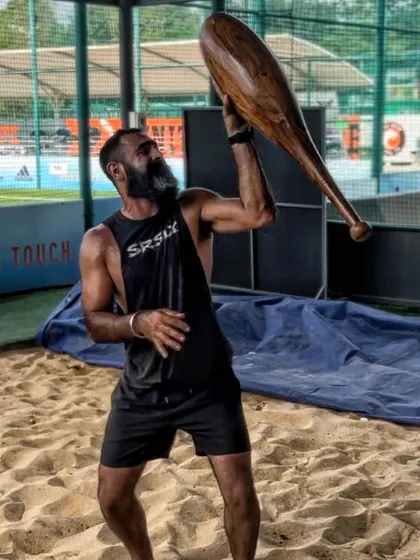 "If you analyse the function of an object, its form often becomes obvious." This quote perfectly describes the Mudgar. Its shape is perfectly designed for its purpose: building functional, rotational strength.