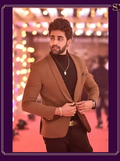 This is the final look I created for the wonderful Swaminathan Anantharaman for the Vijay Television Awards. We chose a sharp brown blazer over a classic black turtleneck for a sophisticated and modern red carpet style that felt both timeless and confident.