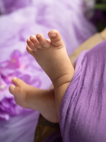 A glimpse of tiny toes. Even in a fully styled shoot, I always make sure to capture these small, precious details.