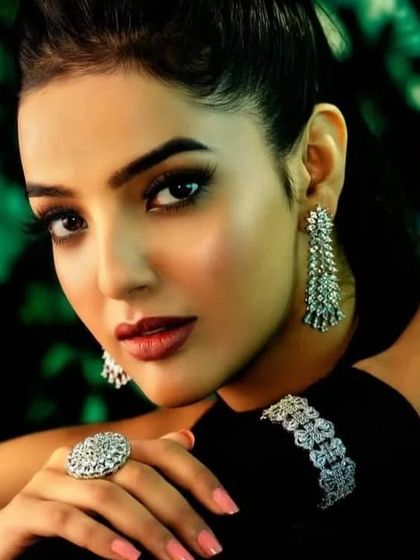 A classic beauty shot focusing on jewelry. I teach how to light both the model and the accessories to ensure the diamonds sparkle and the face is perfectly illuminated, a key skill for commercial and beauty photography.