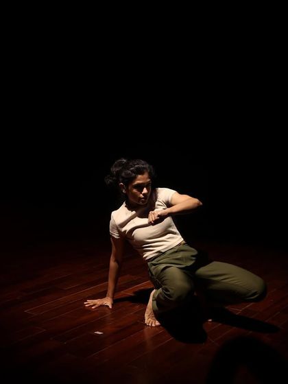 A contemporary dancer in a moment of intense focus during her performance at Parabola of Dance.