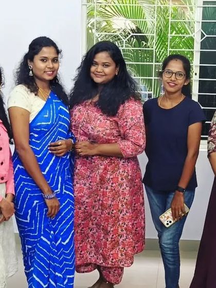 Another happy group from the one-day workshop. I love collaborating with other academies to share my passion for nail art.