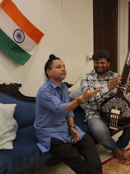 It was a pleasure to meet the famous singer Kailash Kher and show him one of our custom black sitars. His appreciation for our craft means a lot.