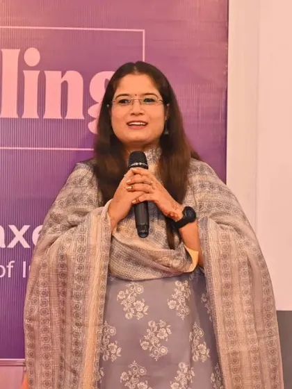 Addressing students during a career counseling event, sharing insights about a future in law.