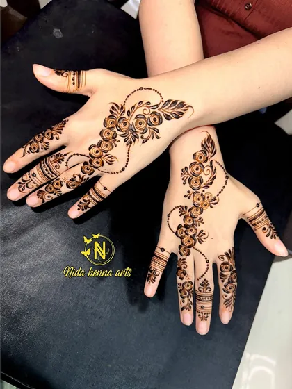 This is a beautiful Arabic style floral trail. The design flows diagonally across the back of the hand, creating an elegant and sophisticated look for any party or event.