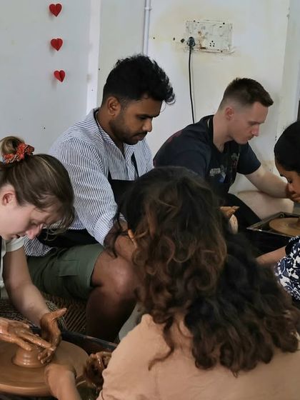 A full house of friends and new acquaintances, all learning and creating together.