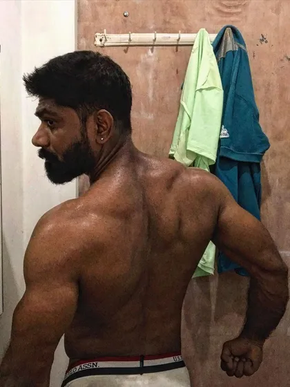 A look at my back and tricep development.