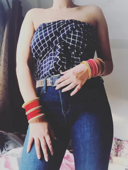 This is a perfect example of my wardrobe detox philosophy. I took a regular, old cotton shirt and styled it as a chic strapless top. I can teach you dozens of similar hacks to breathe new life into clothes you already own.