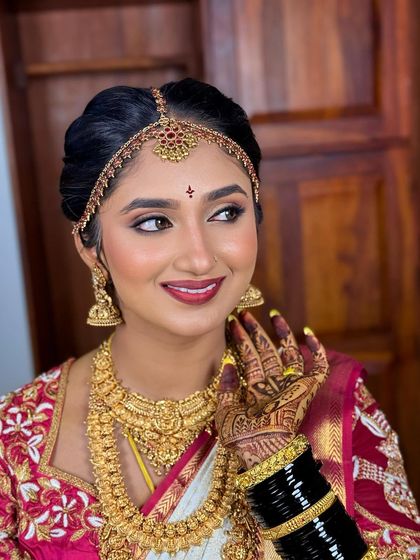 Another beautiful shot of my bride Nayana. The makeup is perfectly balanced, with a bold lip and defined eyes that complement her traditional attire.