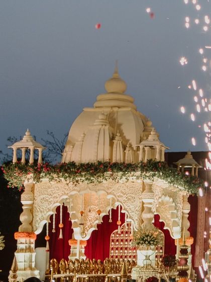 Royal Sanctuaries: Grand Wedding Mandaps & Receptions photo 43
