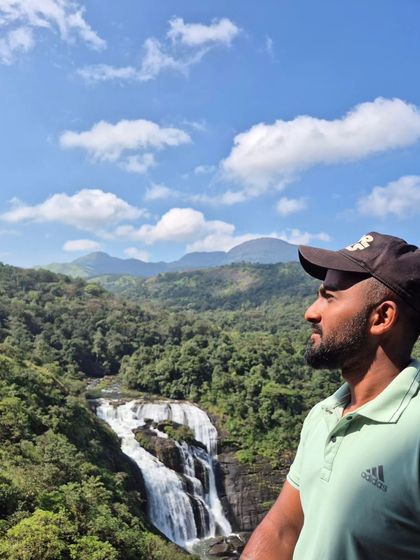 A trekker enjoying the view of Mallalli Falls in Kodagu (Coorg).