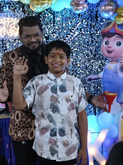 A happy wave from my assistant for the day. I always make sure the birthday child and their friends are the heroes of the performance.