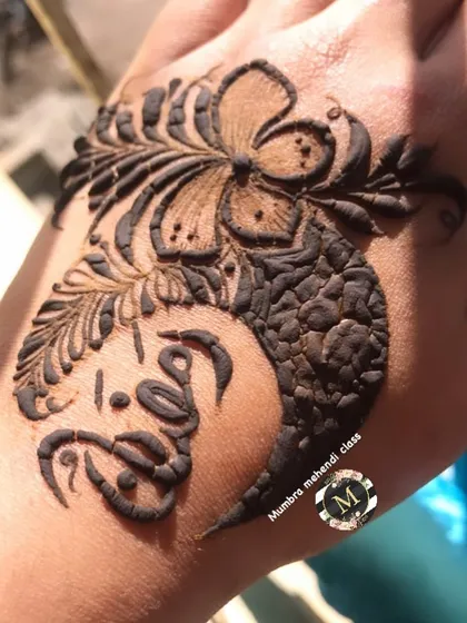 Ramazan Mubarak! A still shot of the crescent moon design.