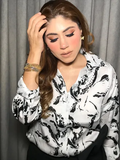 A final shot of this stunning western glam look.