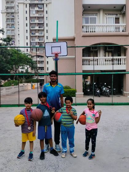 A group of young ballers posing with their basketballs and medals after a Ranking Day. This is where their journey to becoming better players begins.