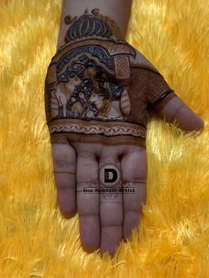 A minimalist version of the Karwa Chauth design, focusing just on the palm. We can adjust the complexity based on your preference.