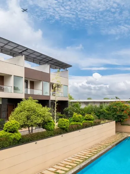 For this community swimming pool, the goal was to create a private, serene retreat within an urban setting. I used layered planting and shifts in level to build natural visual and acoustic barriers. The result is a minimal, sleek design where clean lines and curated textures create a peaceful escape.