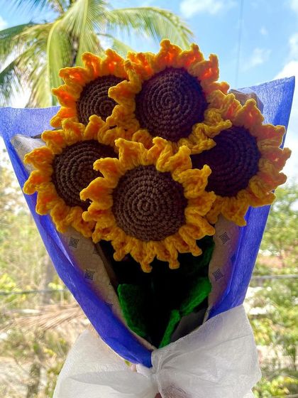 This gorgeous sunflower bouquet looks like a burst of sunshine against the sky. It’s one of my favorite photos, capturing the joy these flowers bring.