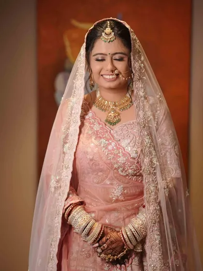 A series of moments with my gorgeous bride Jasmine. Her pastel look was all about a soft, rosy glow and letting her natural radiance shine.