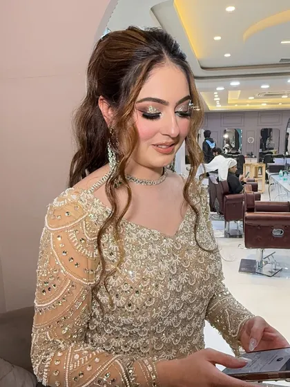 A close-up of the sparkling eye makeup.