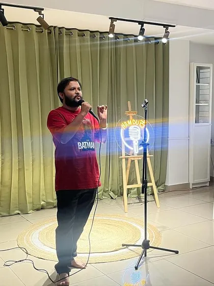 A comedian warming up the crowd at a "Namdu" comedy night.