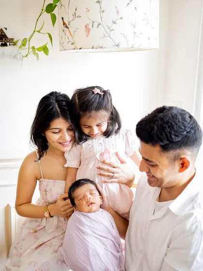 This black and white family portrait captures the pure, unadulterated love that fills the room when a new baby arrives. I focus on these real connections, creating timeless images for you to cherish as your family grows.