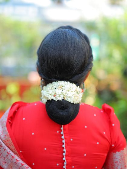 Vidya Naveen - Makeup, Styling & Cultural Arts Classes Elegant Hairstyling for Every Occasion photo 7