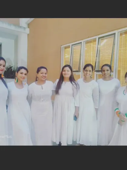 For the 77th Independence Day, I had the pleasure of creating custom tricolor jewellery for the talented Geetanjali dancers. Here they are, looking united and beautiful in white.