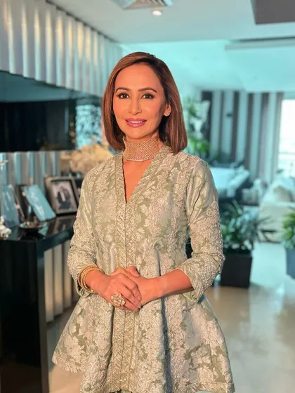 When beauty meets grace. The stunning Mona, looking effortlessly chic with a soft glam makeup look that enhances her beautiful features.