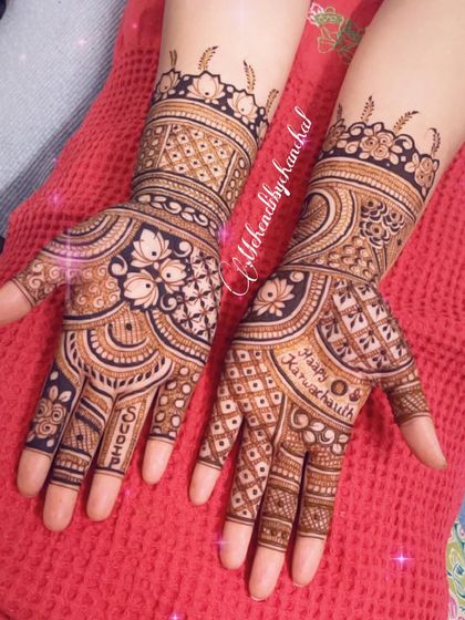 A special Karwachauth mehendi with the festival name written on the palm, along with the husband's name 'Sudha'.