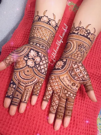 A beautiful, full-hand design for Karwa Chauth, with the husband's name 'Sushil' hidden on the fingers and a 'Happy Karwachauth' message.
