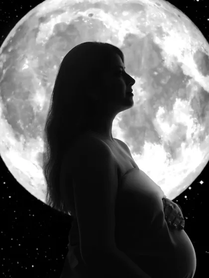 I love creating artistic and imaginative portraits. This dramatic silhouette against a full moon is an example of how we can turn your maternity photo into a unique piece of art.