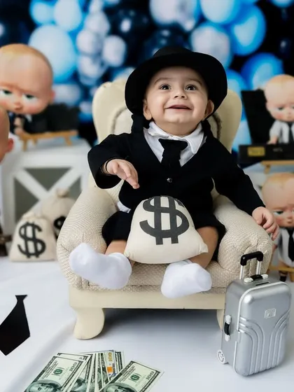 The happiest boss you'll ever meet! This theme allows for so many fun and expressive portraits.