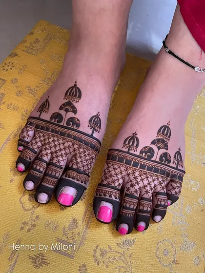A playful and traditional foot mehendi design. The pattern features elephants under umbrellas (chhatris), creating a fun and festive look.
