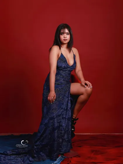 Another strong kneeling pose that exudes confidence and style. The composition is dynamic and engaging.