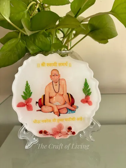 A handcrafted Swami Samarth mantra plate. This piece features an image of the spiritual master, his sacred mantra, and is adorned with preserved flowers and leaves, radiating positive and divine energy.