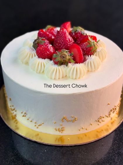 My Strawberry Fresh Cream cake before personalization. It's a simple, elegant canvas topped with fresh, juicy strawberries.