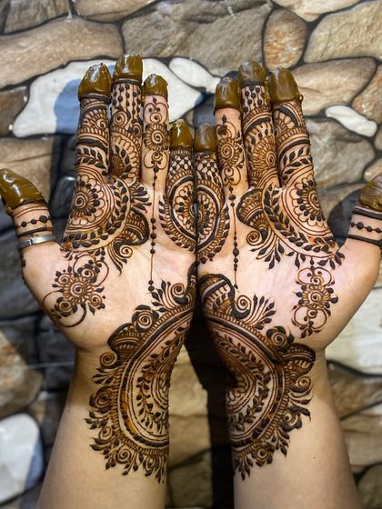 A gorgeous paisley-dominant design for a bride. The bold, leafy paisleys are a hallmark of this beautiful style.