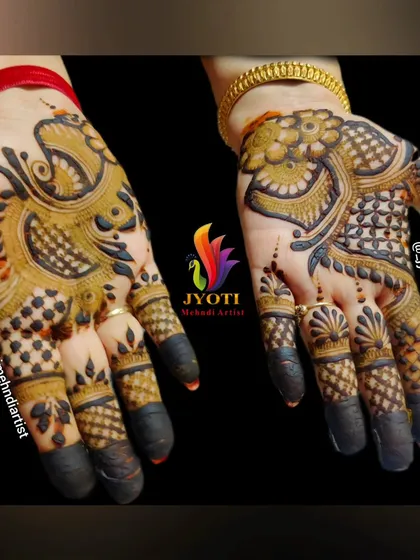 A minimal yet beautiful Indo-Arabic design. The pattern features a central peacock motif with bold outlines and simple check-pattern fills.