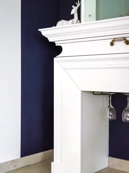 A close-up of the bar unit's moulding and the integrated wine glass holder. Every detail is carefully considered to create a cohesive and elegant design.