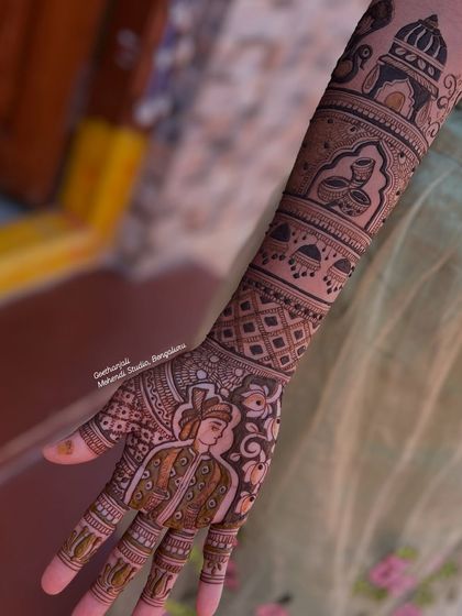 A close-up of the groom portrait on the bride's palm, showcasing the level of detail I can achieve in my custom designs.