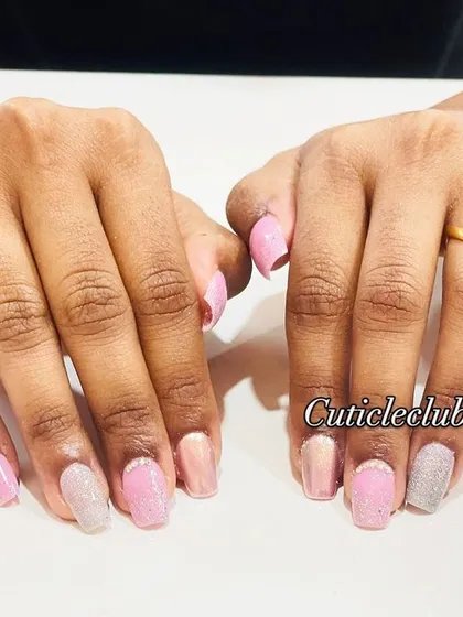 A sweet and simple set for short nails, combining different shades of pink with a touch of silver glitter.