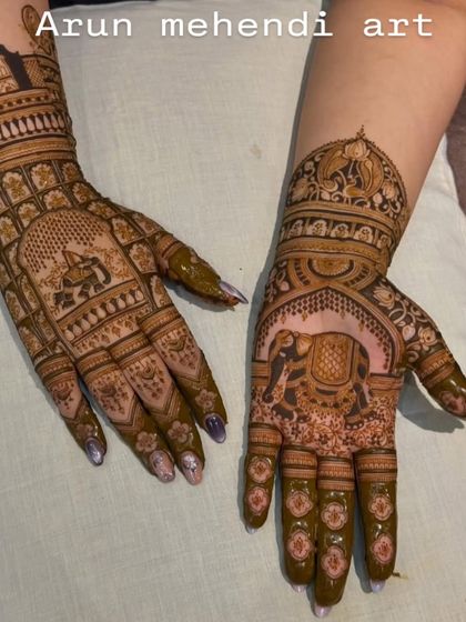 A design featuring large elephant motifs on the palms, a symbol of strength and good luck.