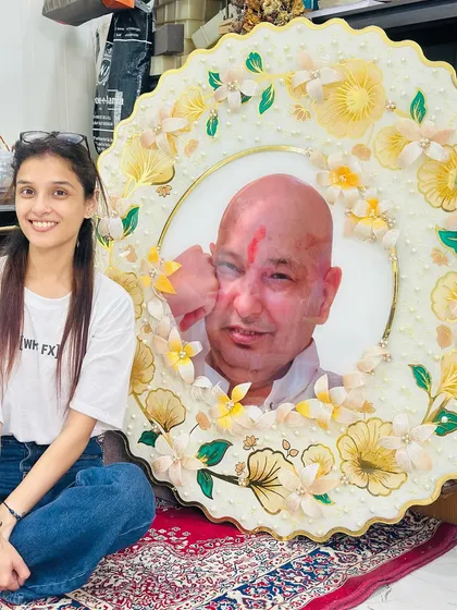 Grateful for big things, small things, and everything in between. Here I am with the completed large Guruji frame, a piece that took so much patience and love to create.