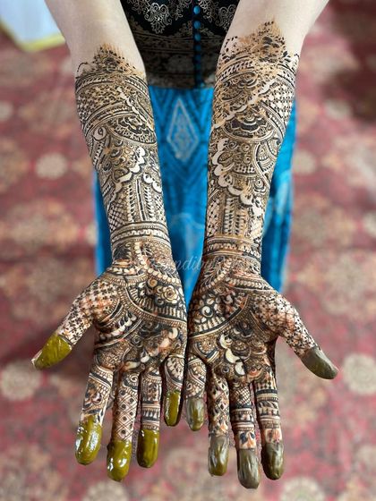 This design features a beautiful contrast between the two hands. One arm has flowing, organic patterns, while the other uses more structured, geometric elements for a modern bridal look.
