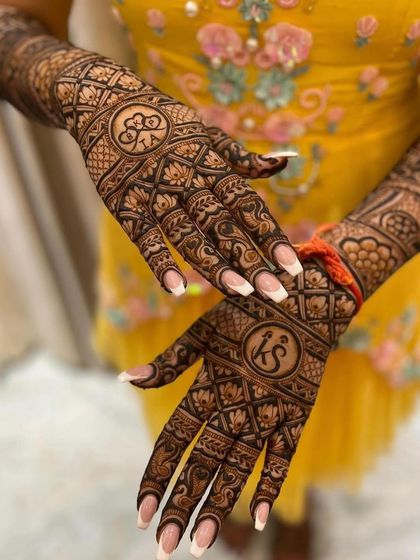 A close-up of the personalized initials 'KS' in a beautiful circular frame. This is how I make each design special for my clients.