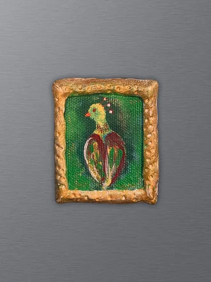 This magnet features a beautifully painted bird against a rich green background. Each brushstroke is carefully placed to bring the little creature to life.