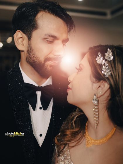 Photoklicker - Pre-Wedding & Couple Photoshoots Elegant Engagements & Formal Portraits photo 12