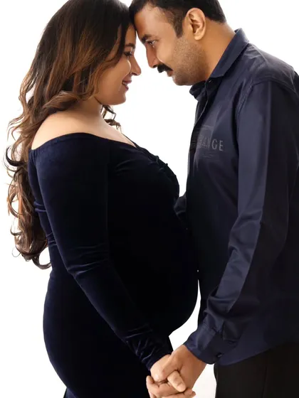 An intimate close-up of an expecting couple, their foreheads touching as they share a quiet moment. This highlights the emotional connection and shared joy of the pregnancy journey.