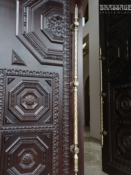 The door slightly ajar, this shot invites you in, drawing the eye to the detail and craftsmanship of the Raga handle.
